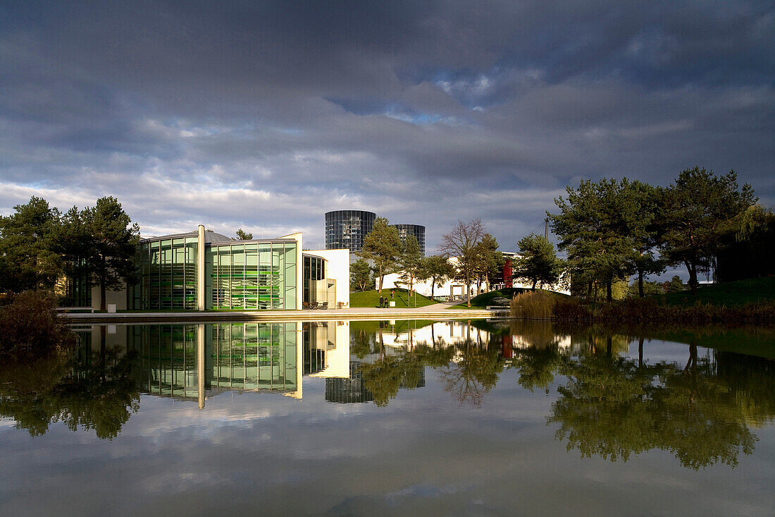 Pavilion, CarTowers and in the evening light, Autostadt, Wolfsburg, Lower Saxony, Germany, Europe