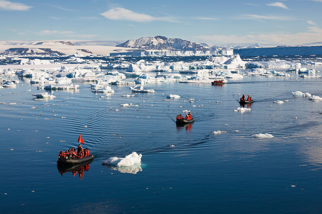 Eisberge und Zodiacs, Antarctic Sound, Weddellmeer, Antarktis