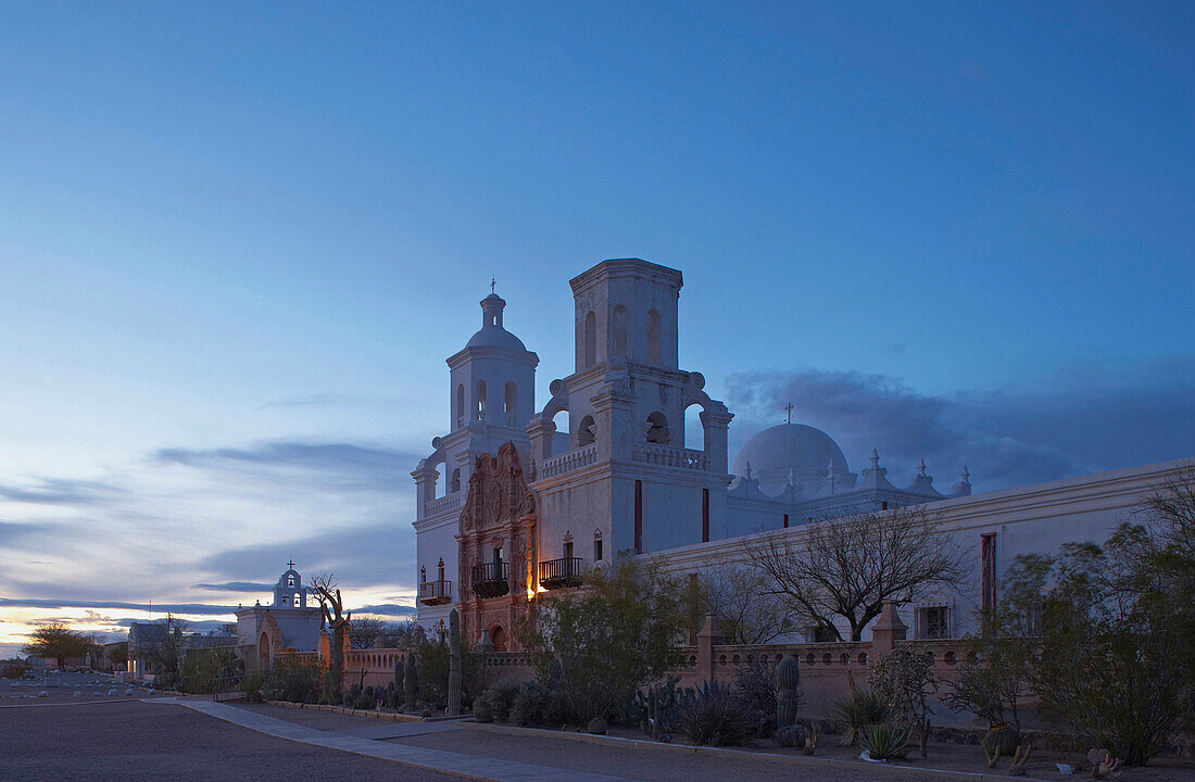 Mission San Xavier del Bac am Abend, Tucson, Sonora Wüste, Arizona, USA, Amerika