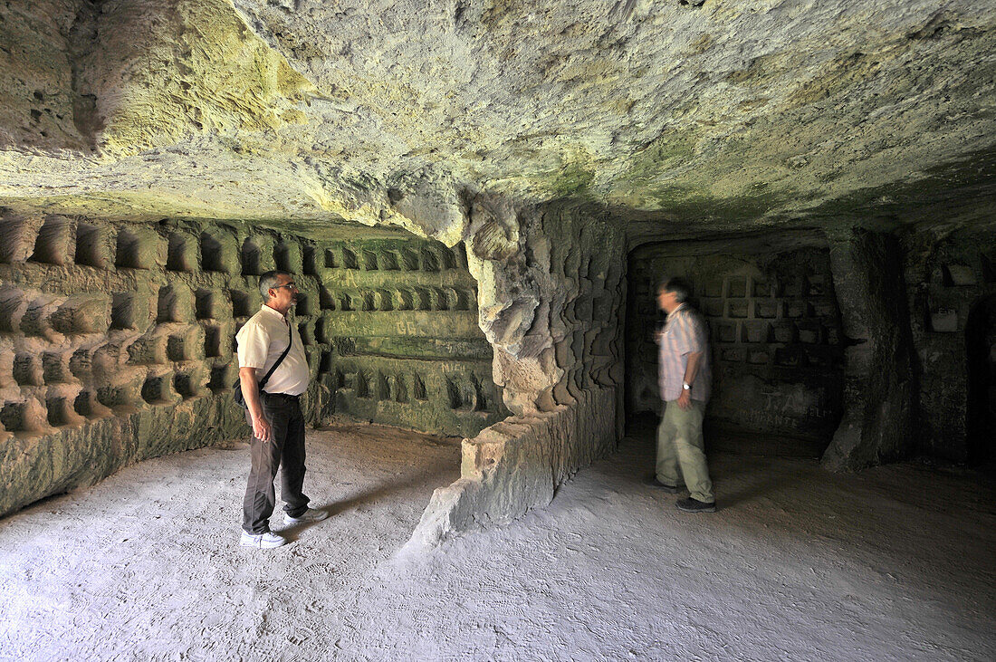 Grottenkirchen und Wohnhöhlen in Massafra, Apulien, Italien