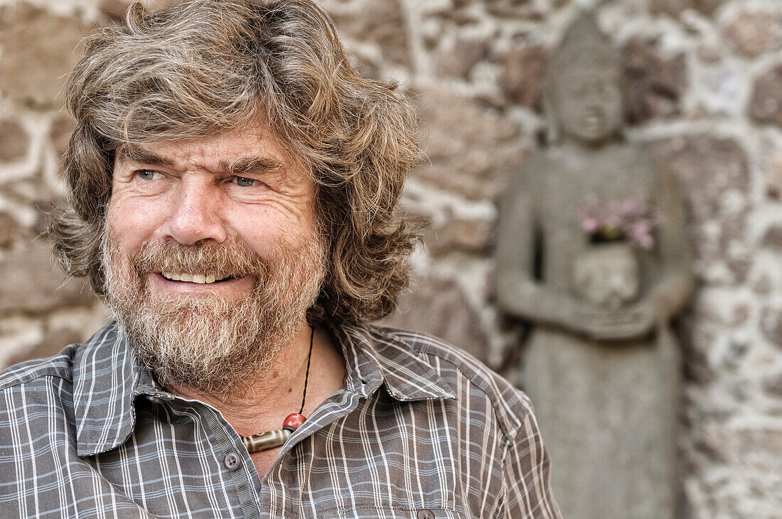 Reinhold Andreas Messner, geb. 17. September 1944 in Brixen, ist ein Extrembergsteiger, Abenteurer, Autor und ehemaliger Politiker der Südtiroler Grünen aus Südtirol, Italien, Europa