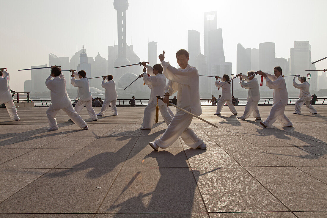 Morning exercises, men doing sword dance at the Bund in the morning, Shanghai, China, Asien