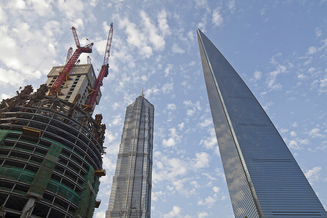 Blick auf Baustelle des neuen Shanghai Tower, Shanghai World Financial Center (Mitte) und Jin Mao Tower (rechts), Pudong, Shanghai, China, Asien