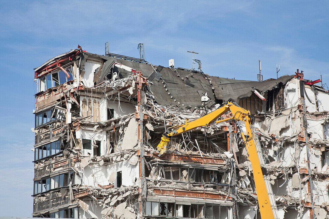 Demolition of an apartment block building in northern Germany