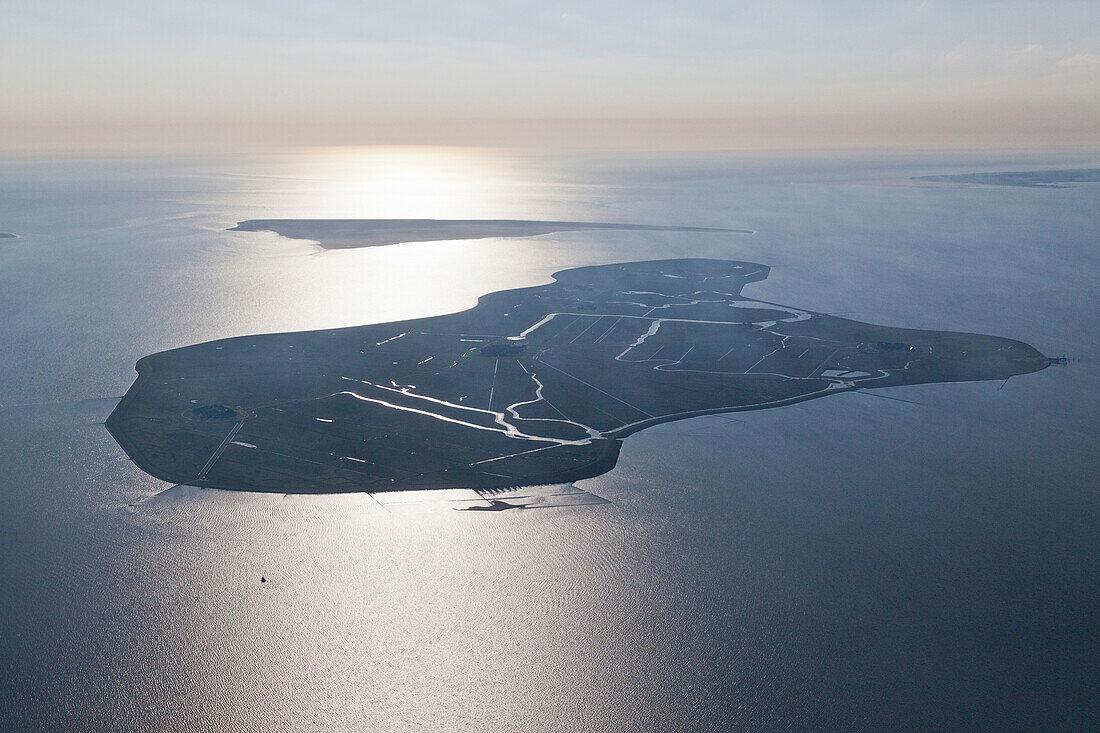 Luftbild der Nordseeinsel Hallig Hooge, Nordfriesland, Schleswig Holstein, Deutschland