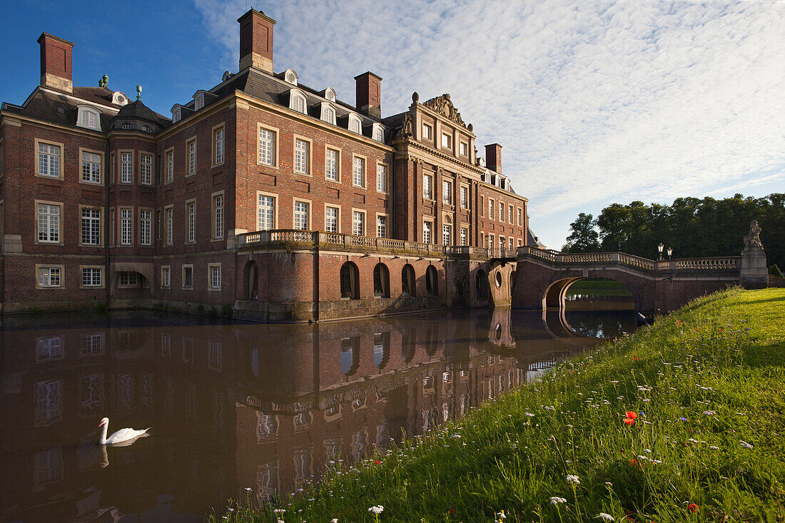 Schloss Nordkirchen unter Wolkenhimmel, Münsterland, Nordrhein- Westfalen, Deutschland, Europa