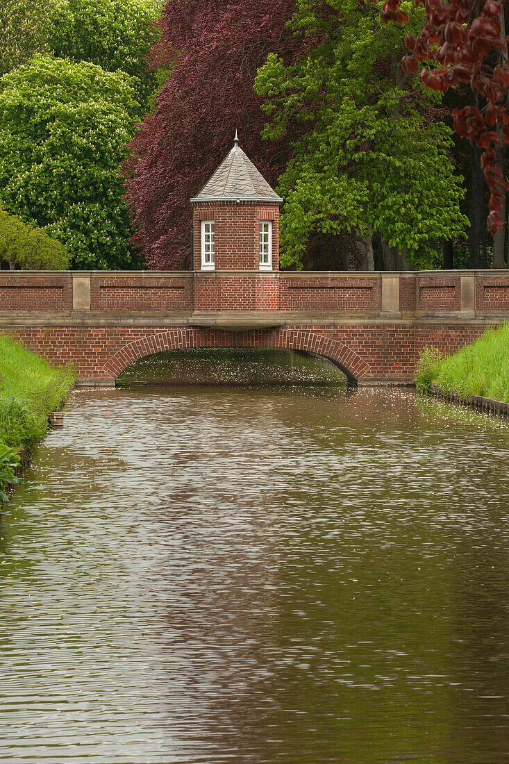 Kanalbrücke, Schloss Nordkirchen, Münsterland, Nordrhein- Westfalen, Deutschland, Europa