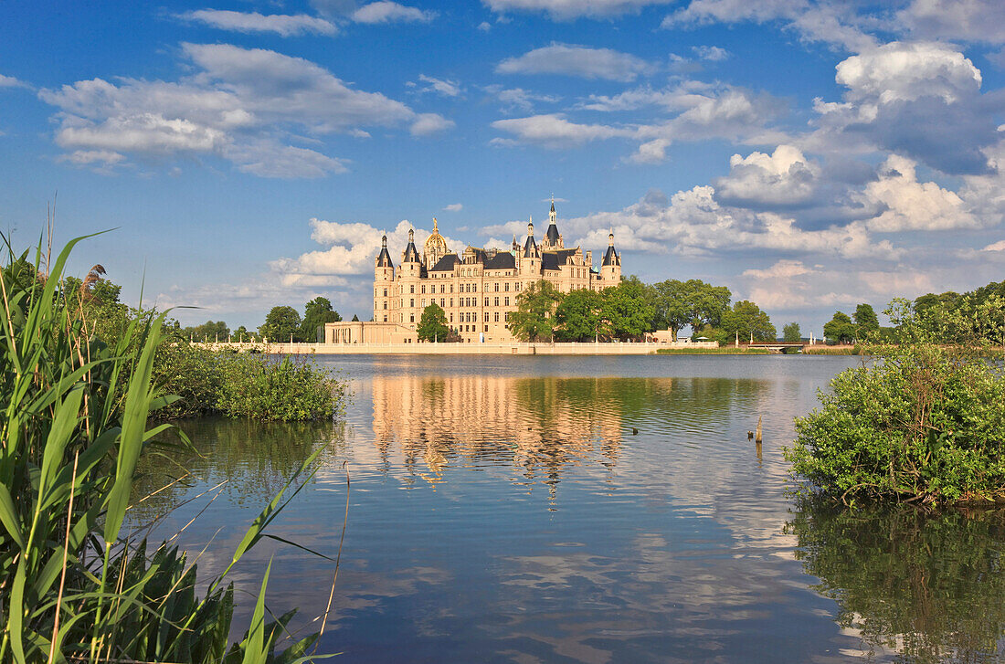 Lake and Schwerin castle, Schwerin, Mecklenburg Western Pomerania, Germany, Europe