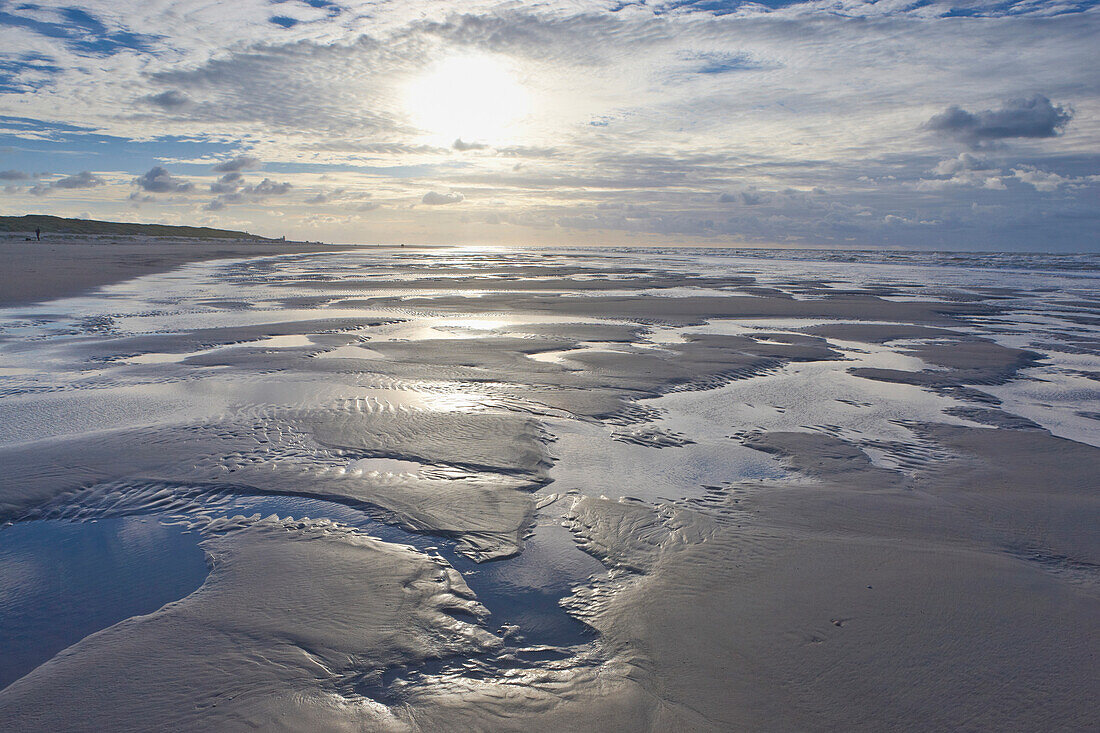 Nordstrand im Sonnenlicht, Insel Spiekeroog, Ostfriesland, Niedersachsen, Deutschland, Europa