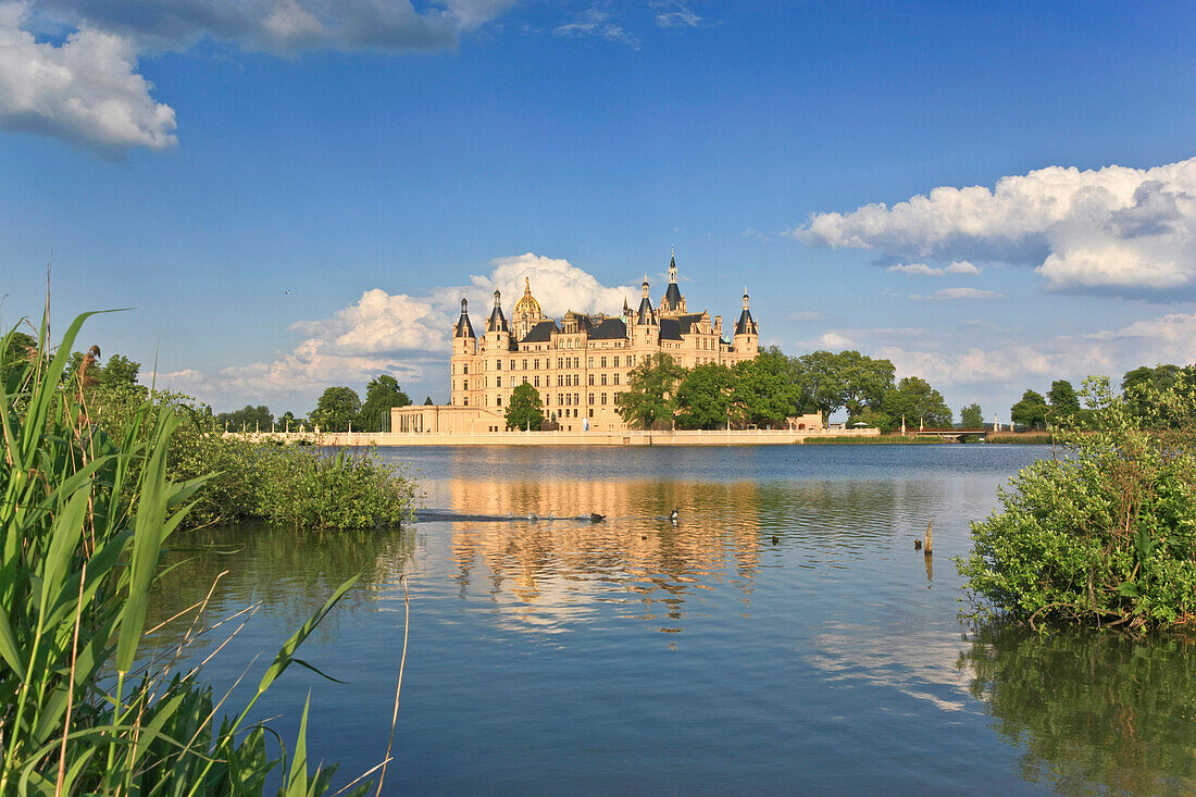 Lake and Schwerin castle, Schwerin, Mecklenburg Western Pomerania, Germany, Europe