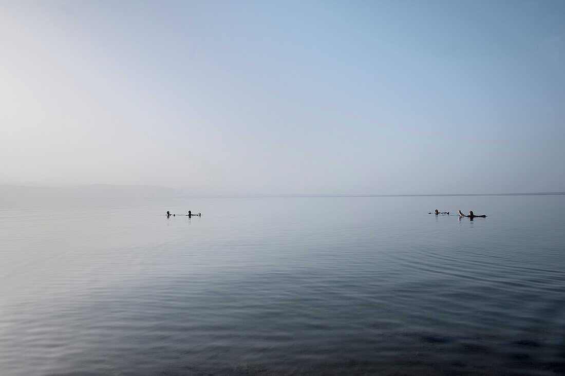Menschen treiben auf dem Wasser, Dead Sea Panorama Meerpark, Totes Meer, Jordanien, Naher Osten, Asien
