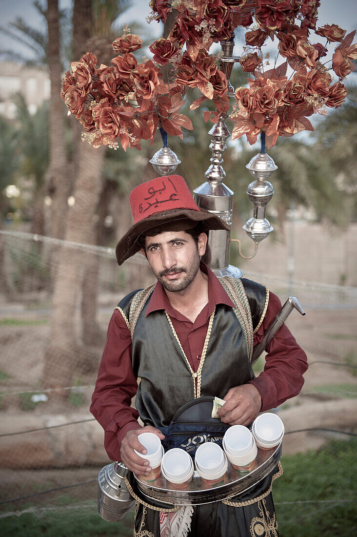 Traditional dressed tea vendor, Gulf of Aqaba, Red Sea, Jordan, Middle East, Asia