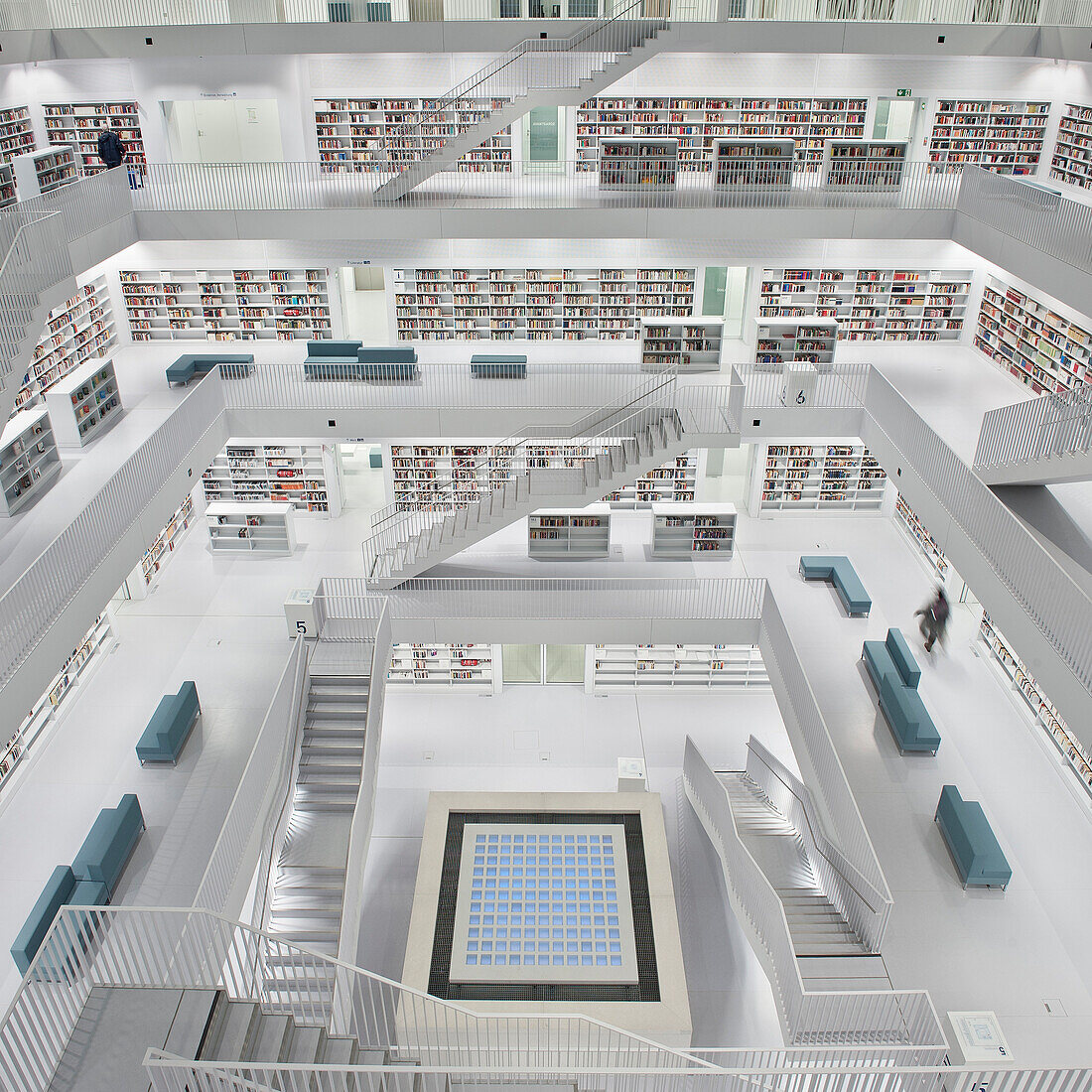 Innenraum der Neuen Stadtbibliothek Stuttgart, Baden-Württemberg, Deutschland, Europa