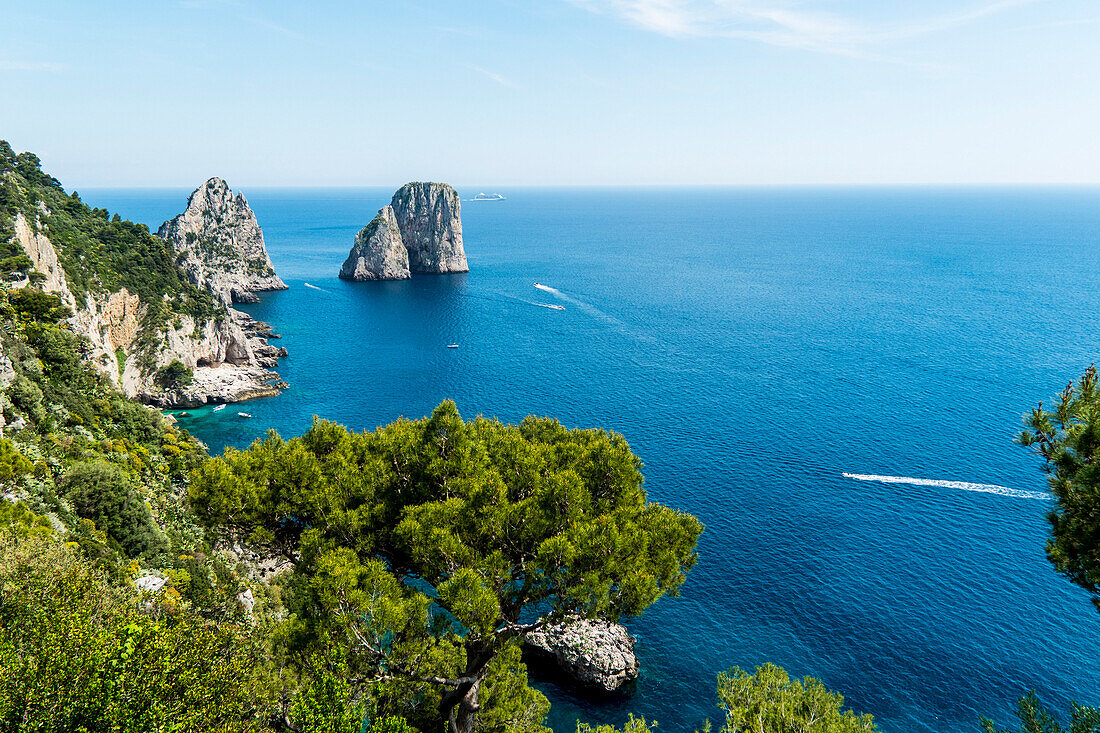 Faraglioni Felsen, Capri, Kampanien, Italien