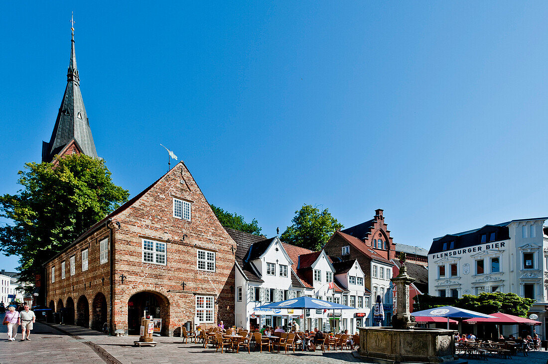 Norder market with Sank Maria Church, old town of Flensburg, Flensburg Fjord, Schleswig-Holstein, Germany