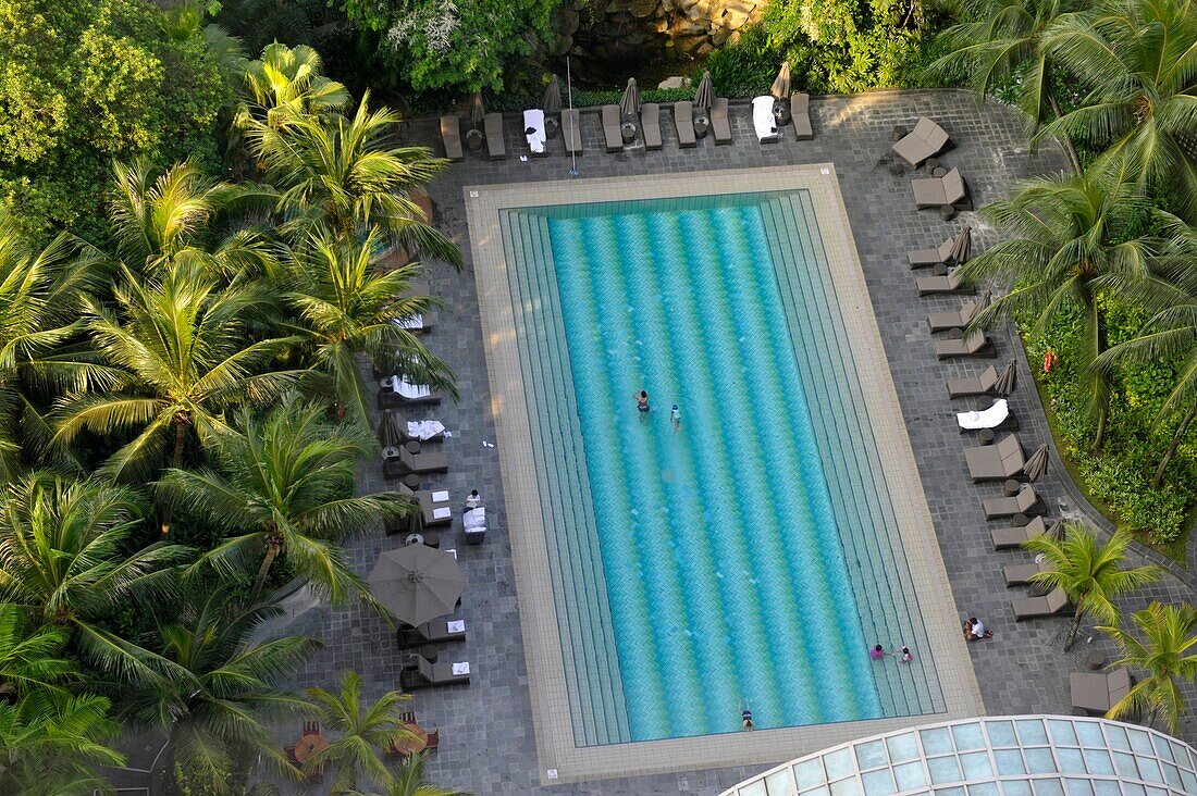 Asia, Southeast Asia, Singapore, pool in the Ritz-Carlton Millenia hotel