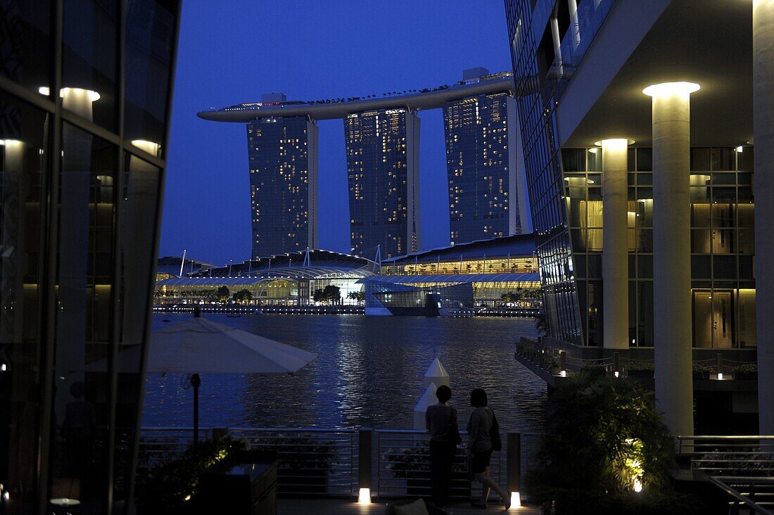 Asia, Southeast Asia,Singapore, Marina Bay Sands Hotel, Fullerton Bay, night