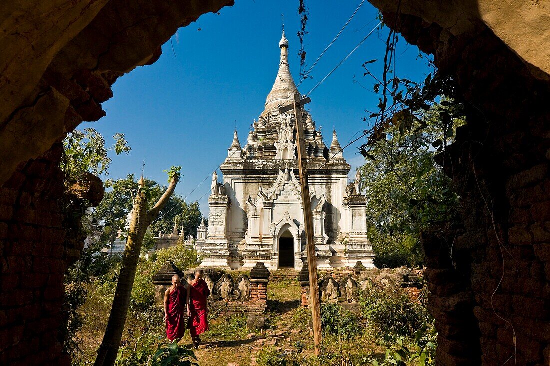 Myanmar (Burma), Mandalay State, Paleik village, Paleik pagoda complex, the bonzes A Shin Pannya Waw Tha and A Shin Dut Bawka going around the stupas dating from 16th and 17th century