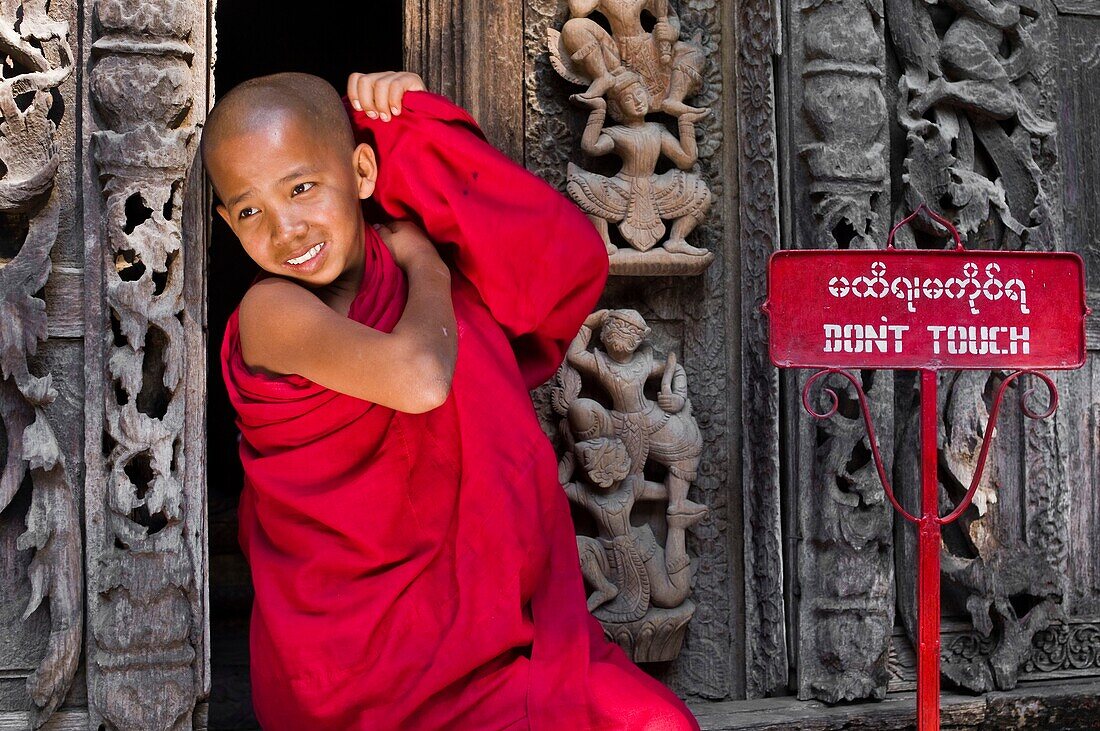 Myanmar (Burma), Mandalay State, Mandalay, the Shwe Nan Daw temple (nice sample of teak traditional architecture covered with sculpted wooden panels), the bonze A Shin Tay Zaw Barta (14 years)