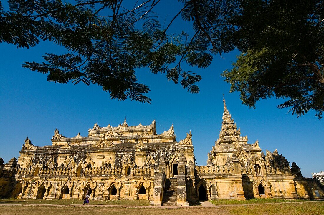 Myanmar (Burma), Mandalay State, Ava, the Kyaung Me Nu Ok monastery built in bricks and stucco by Meh Nu, first wife of Bagyidaw King, for the royal priest U Bok