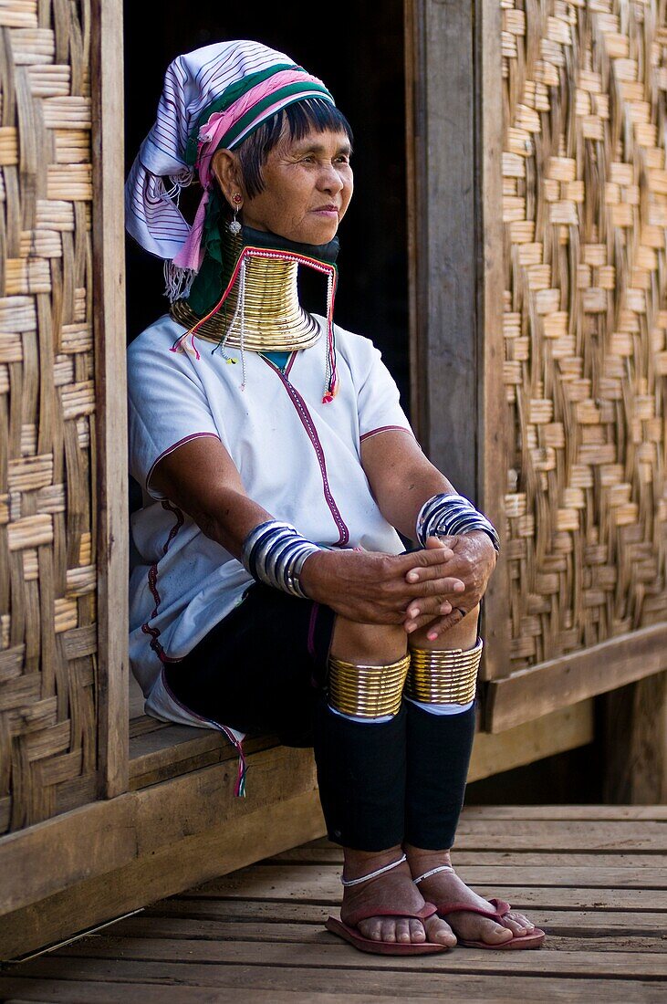 Myanmar (Burma), Shan State, Inle Lake, village of Ywama, Hinn Thitsar workshop, Moeni from Padaung tribe came to Ywana to earn a living weaving Padaung traditional fabrics made for tourists