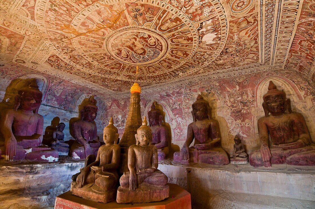 Myanmar (Burma), Sagaing State, Hpo Win Mounts, Po Win Daung, the Rosette caves (1èth), its frescos have a high delicacy in its drawing