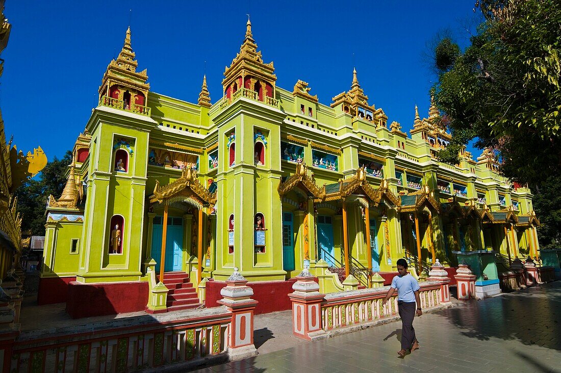 Myanmar (Burma), Sagaing State, Monywa, Thanboddhay Pagoda, congregation hall