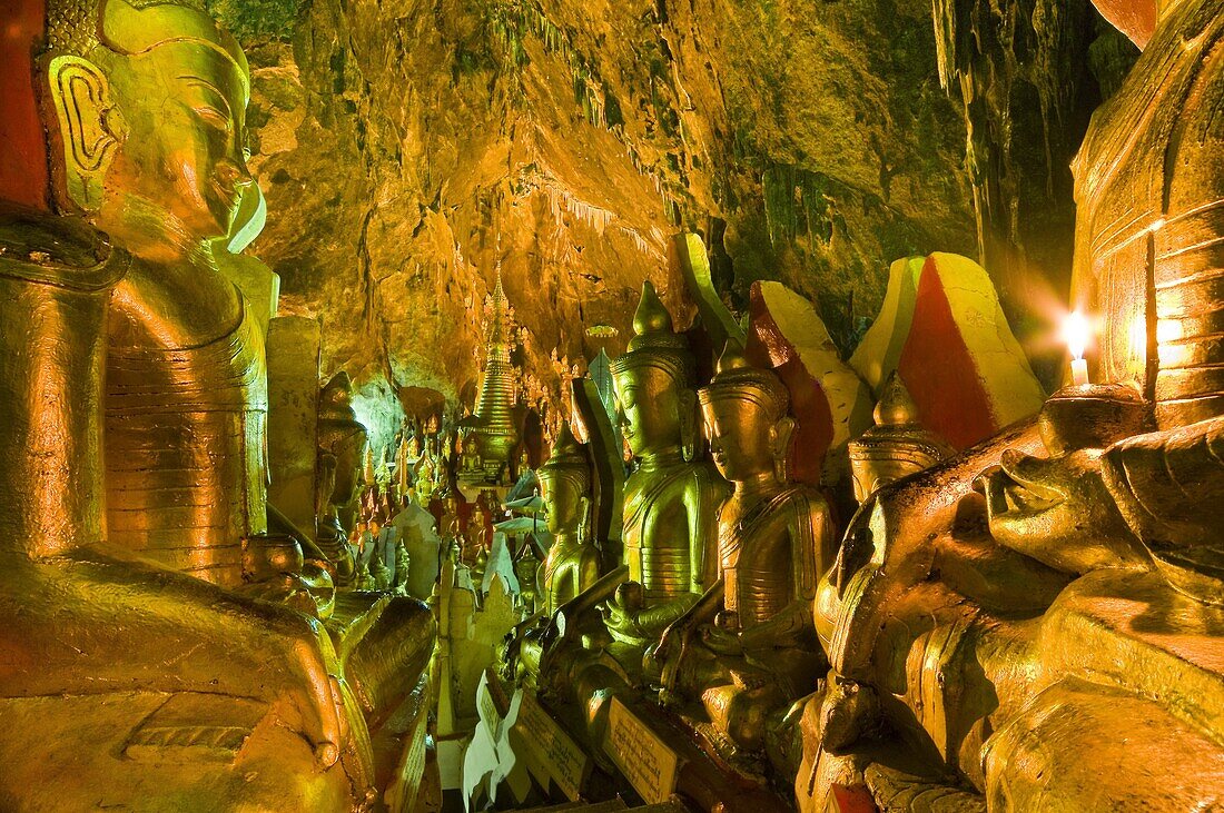 Myanmar (Burma), Shan State, Pindaya, caves Shwe Umin contain more than 8,000 Buddhas kept since the 13th century