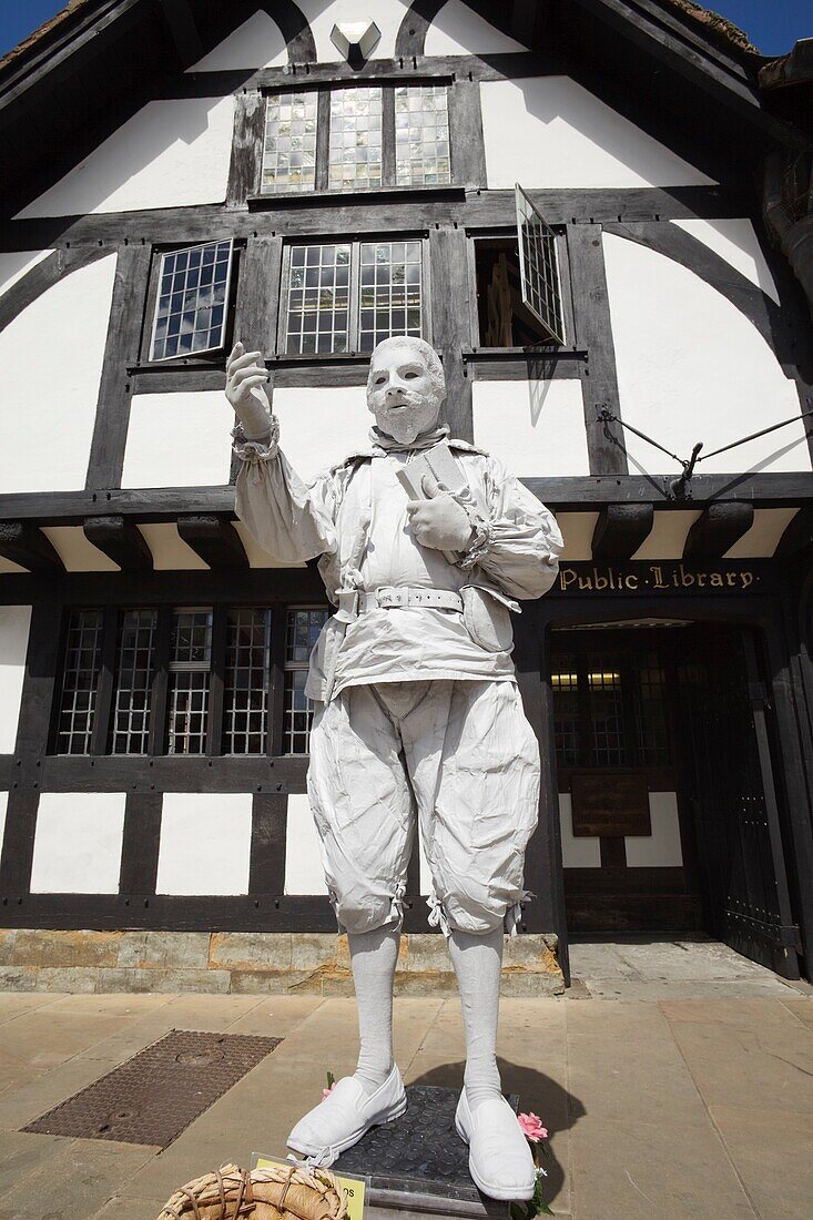 England,Warwickshire,Stratford,Human Statue of Shakespeare