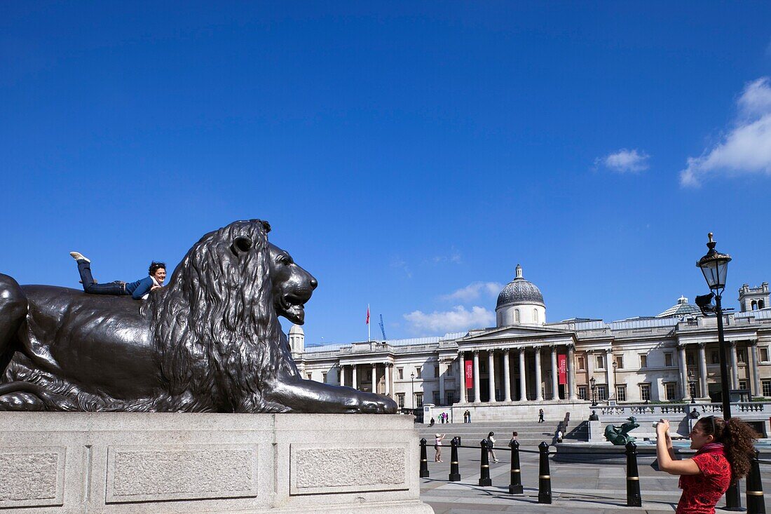 England,London,Trafalgar Square,Tourists in Trafalgar Square