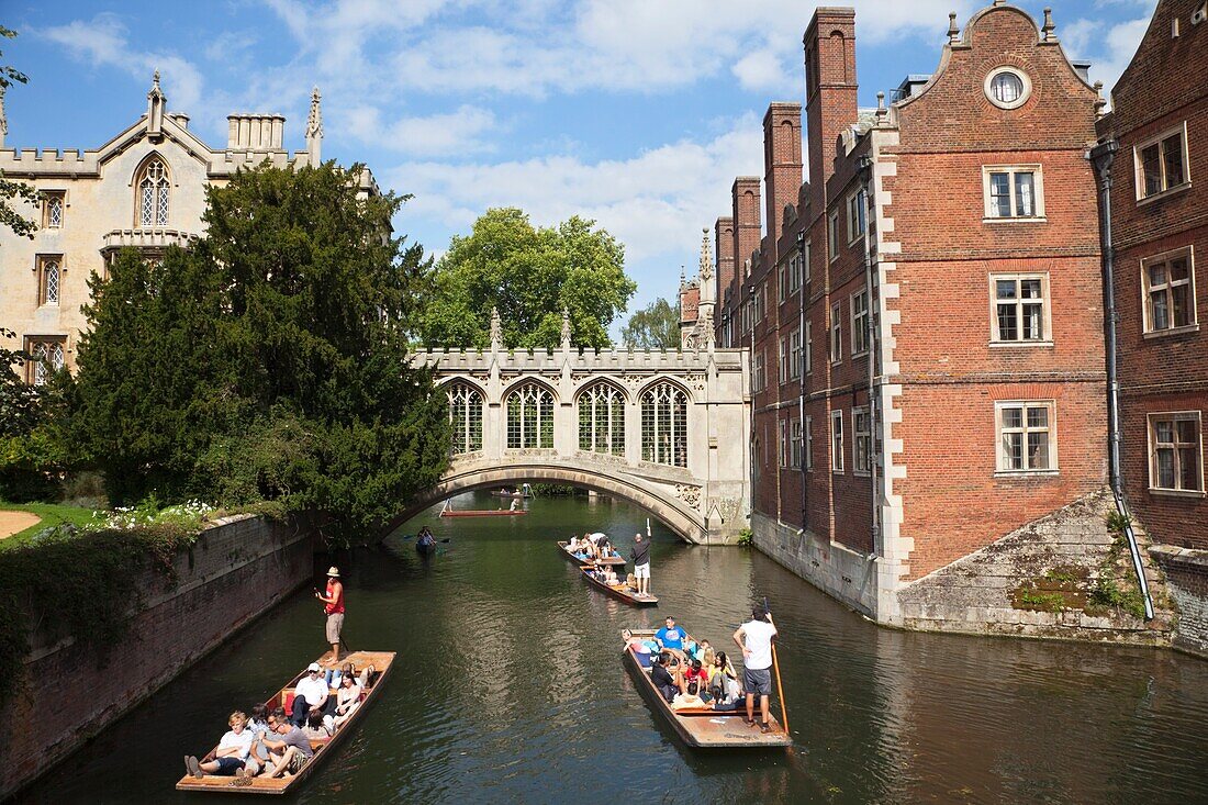 England,Cambridgeshire,Cambridge,Punting on River Cam with Bridge of Sighs and Saint John's College