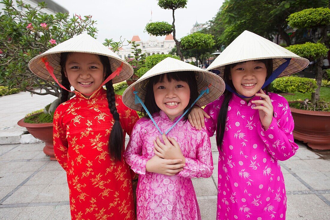 Vietnam,Vietnam,Ho Chi Minh City,Girls Dressed in Traditional Vietnamese Costume
