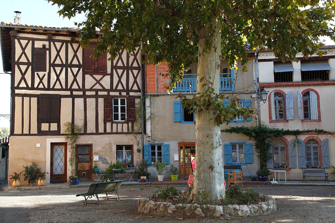 France, Midi-Pyrénées, Gers,32 , Simorre, medieval village