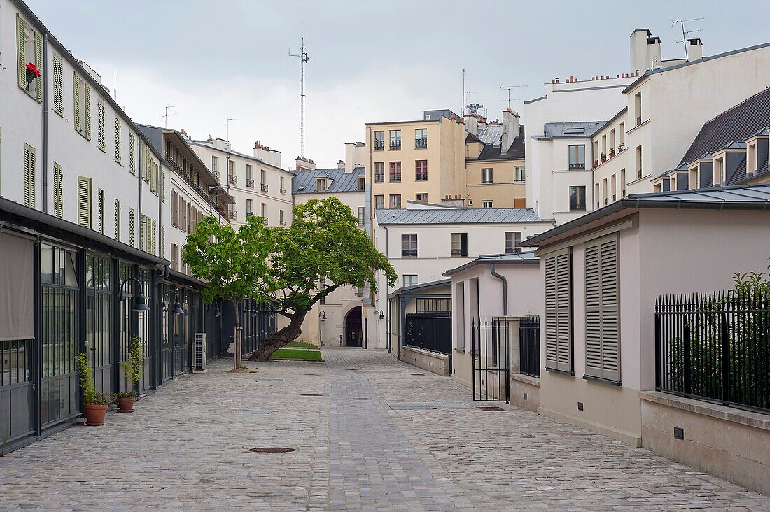 PARIS - COURT OF VENICE IN STREET SAINT GILLES
