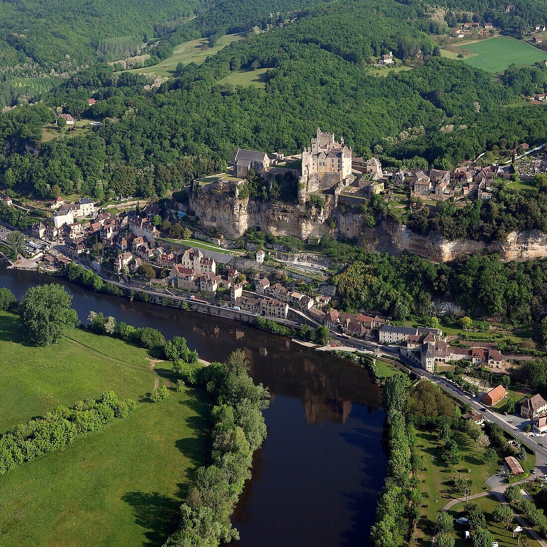 France, Dordogne (24), Beynac-et-Cazenac, village labeled The Most Beautiful Villages of France, the mighty fortress of Beynac-XII seventeenth century, culminating on a rock, the Dordogne, (aerial view)