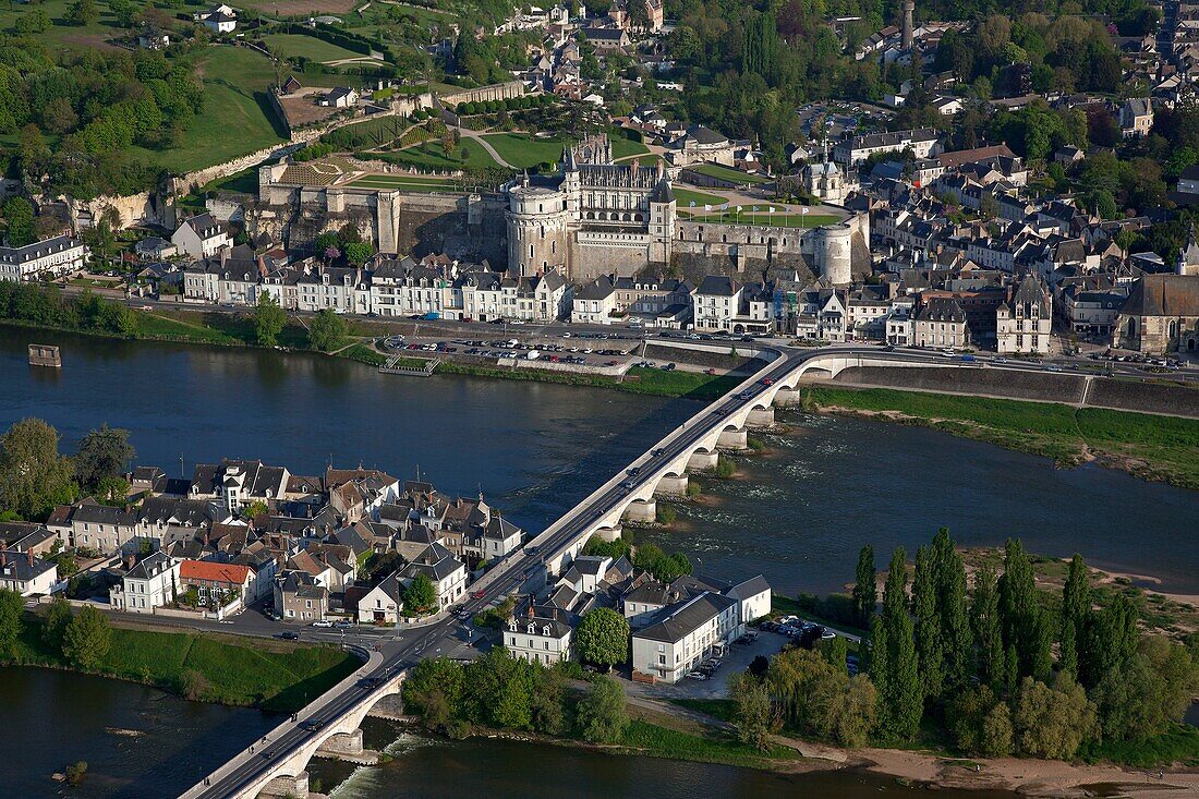 France, Indre-et-Loire (37), Amboise, situated on the banks of the Loire, the town is dominated by its famous castle, city of art and history, (aerial photo)