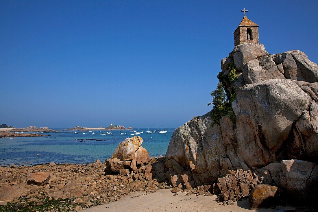 France, Cotes d'Armor (22), Port-Blanc resort and marina located on the town of Penvénan, the pink granite coast