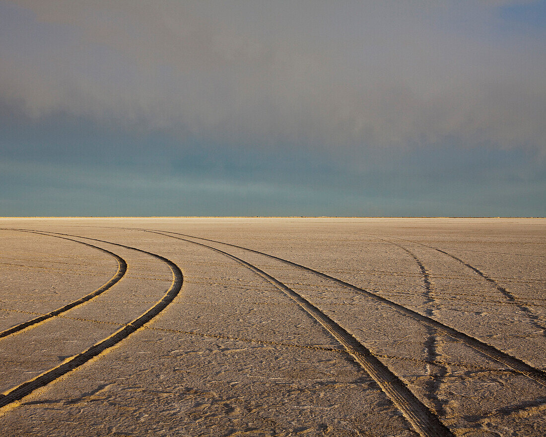 Car tyre tracks on the surface of the Bonneville Salt Flats. Speed Week, an annual amateur auto racing event in Utah, USA, Bonneville Salt Flats landscape