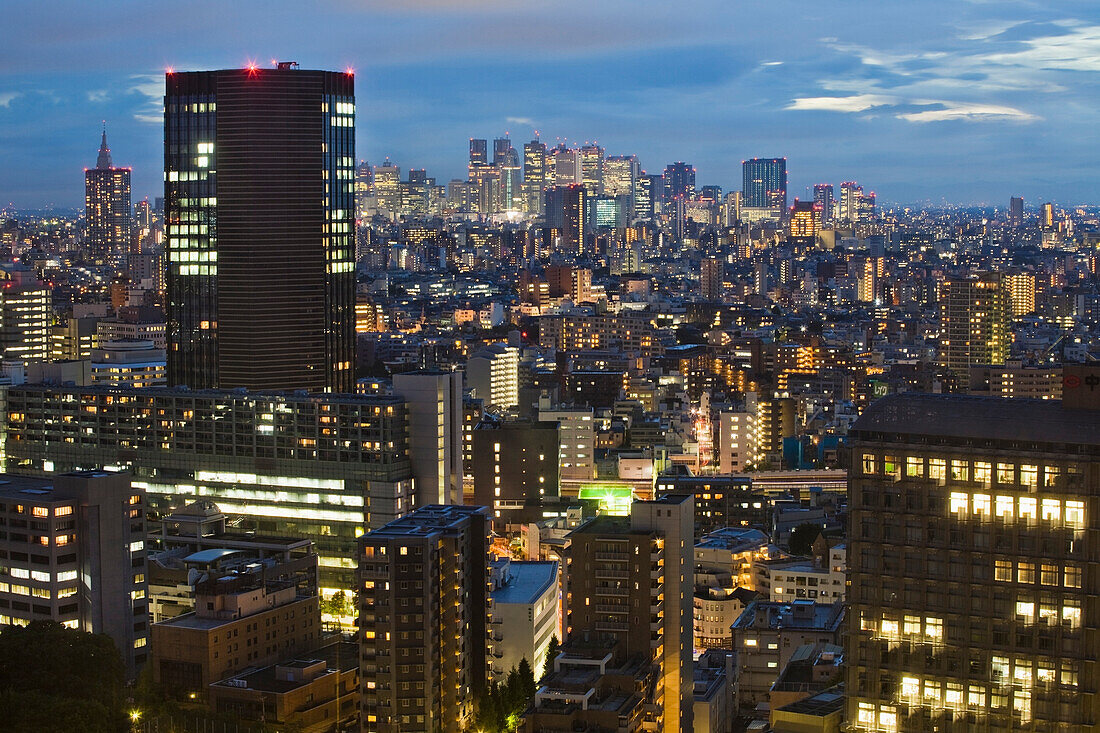 Downtown Tokyo skyline at dusk, Tokyo, Japan, Downtown Tokyo skyline at dusk, Tokyo, Japan