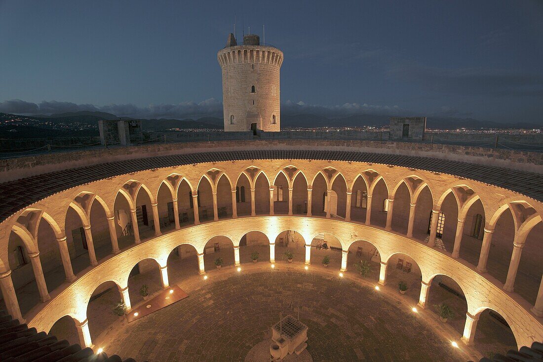 Schloss Bellver, XIV. Jahrhundert, runder Innenhof, Palma Mallorca, Balearen Spanien