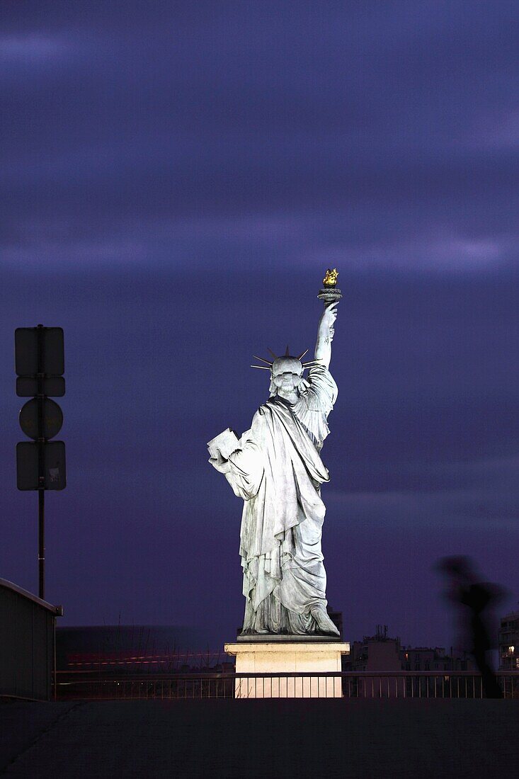 Night view of Statue of Liberty, Paris, Île-de-France, France