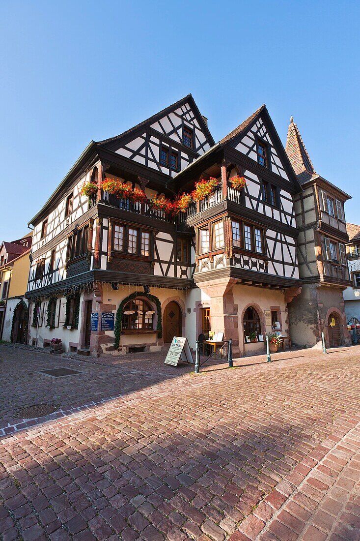 Alsace , architecture , blue , building , color image , day , Europe , France , Haut-Rhin , house , idyll , idyllic , Kaysersberg , outdoor , sky , vertical , V04-1585449 , AGEFOTOSTOCK 