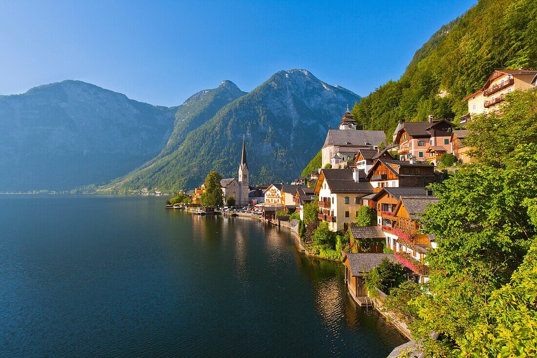 Alpes , Alpine , architecture , Austria , building , calm , church , color image , day , Europe , Hallstatt , horizontal , lake , outdoor , peaceful , picturesque , scenic , unesco , water , world heritage , World heritage site , V04-1589862 , AGEFOTOSTOC