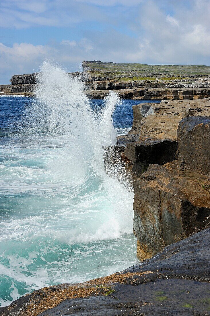 Ireland, County Galway, Aran Islands, Inishmore, The ocean near Poll na Bleist