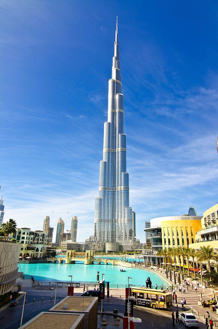 Burj Khalifa, world´s tallest tower, in Dubai, United Arab Emirates