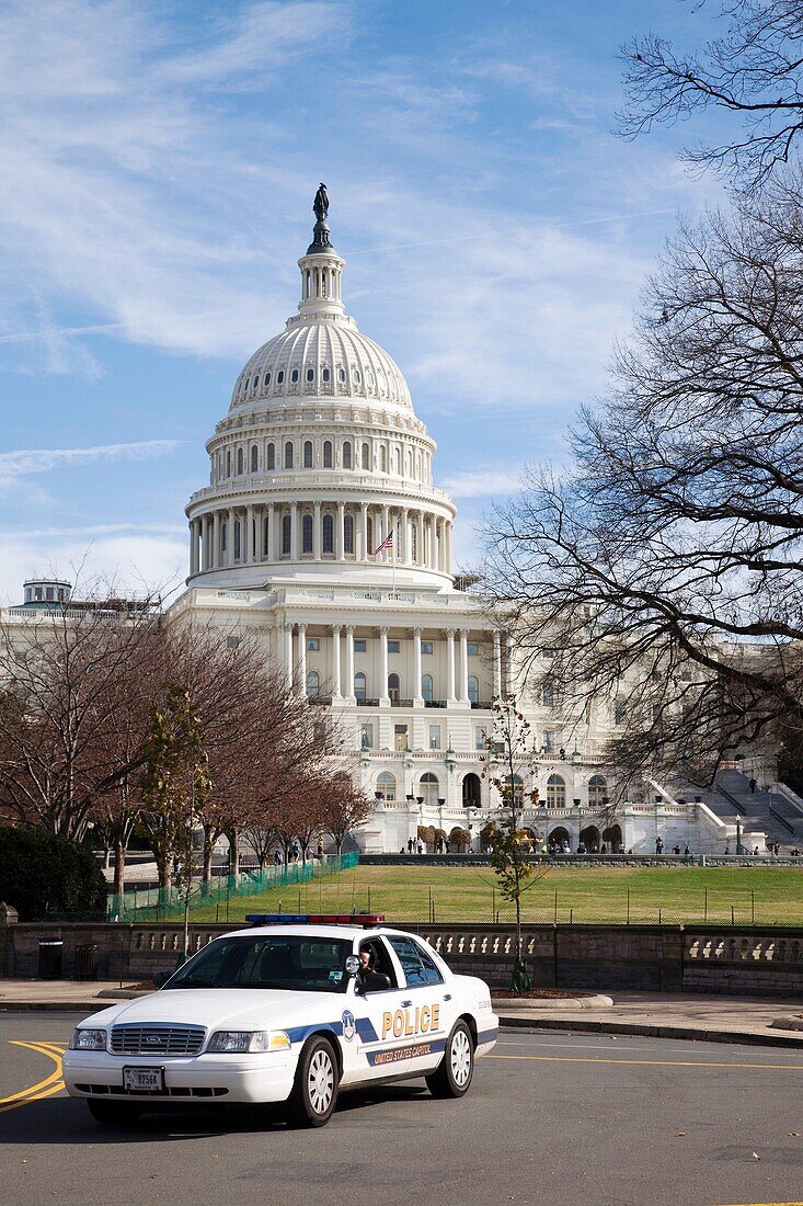 Washington, DC - Police guading the U S  Capitol