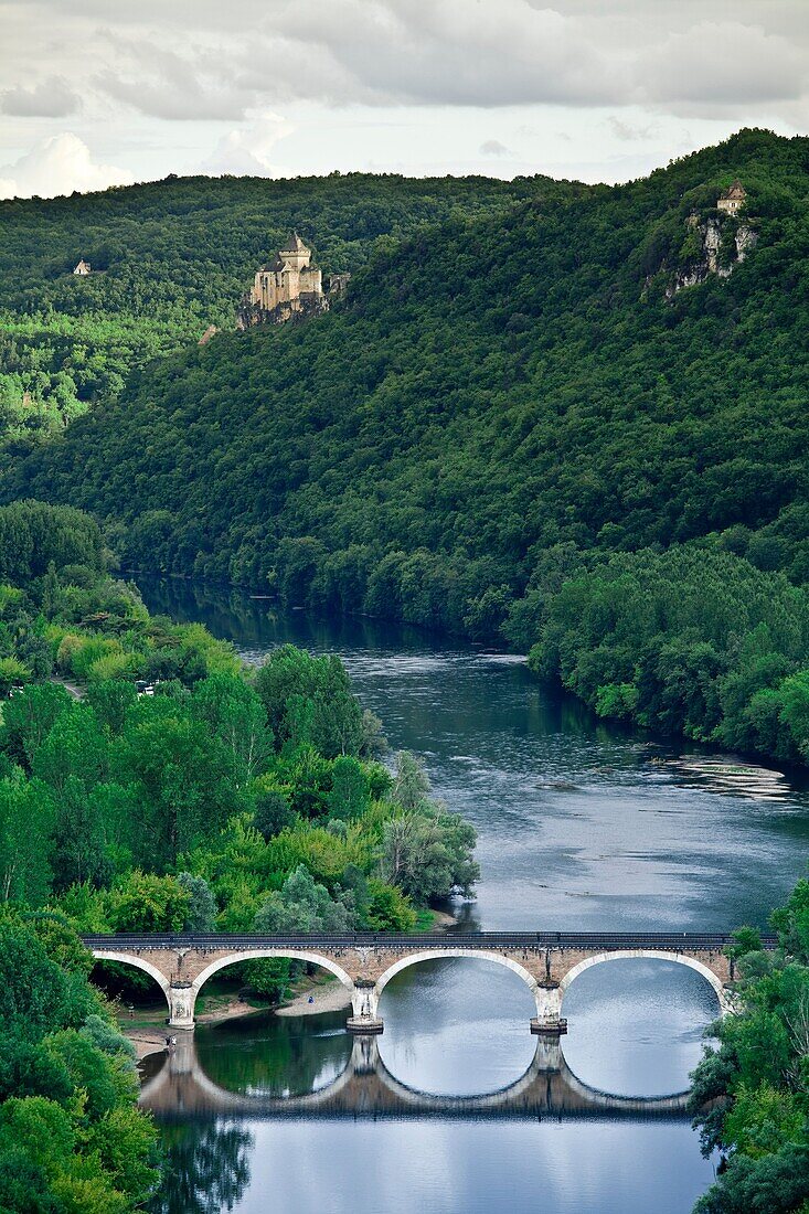 View of Castelnaud Castle from Beynac Castle, Dordogne, Aquitaine, France