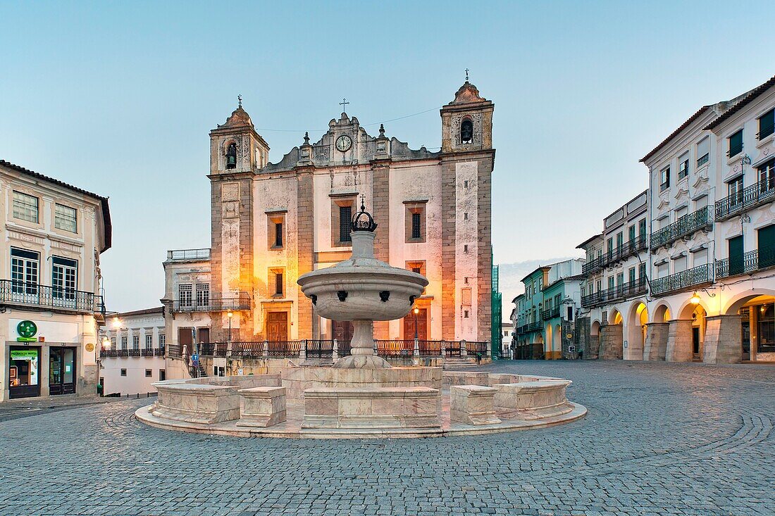 Giraldo Square, Evora, Alentejo, Portugal, Europe