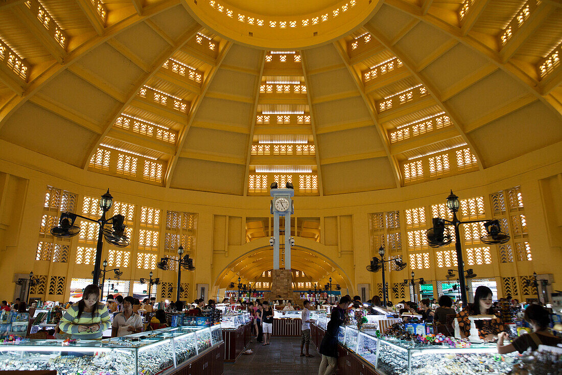 Great market hall of central market Zentralmarktes Psar Thmei, Phnom Penh. Capital of, Cambodia, Asia