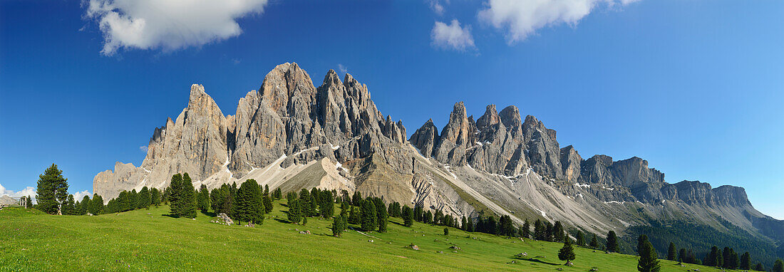 Panorama of Geisler range, Geisler, Dolomites, UNESCO world heritage site Dolomites, South Tyrol, Italy